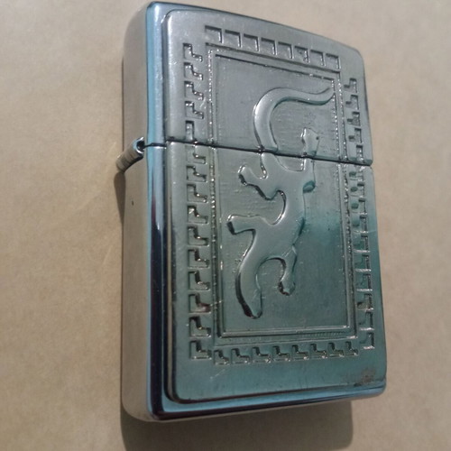 Zippo gecko lizard lighter