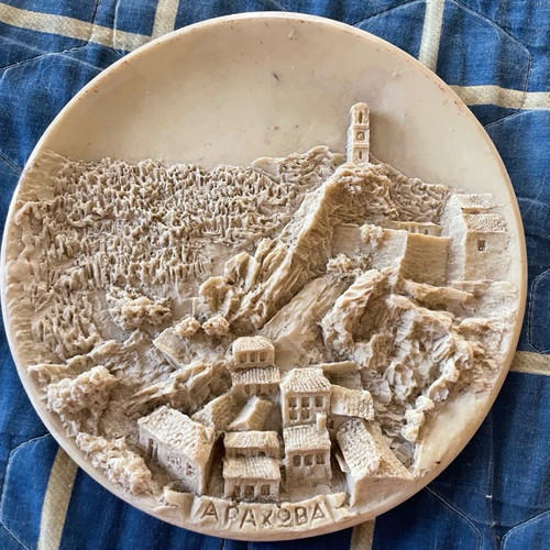 Decorative wall plate Arachova with broken hanger