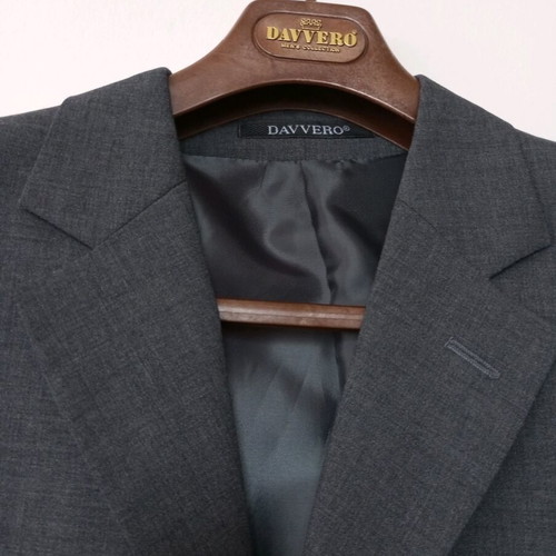 Davvero Dark Gray Suit classic fit size L/46 like new