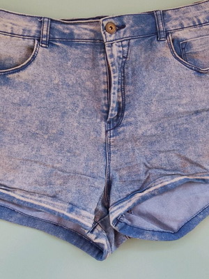 Jean shorts Bershka like new, size L 40, blue