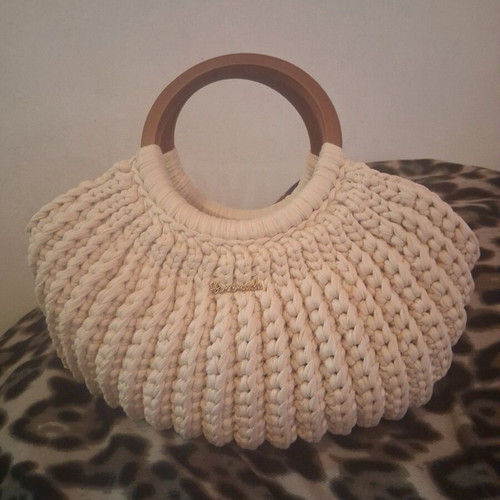Handmade shoulder bag new with wooden round handles beige