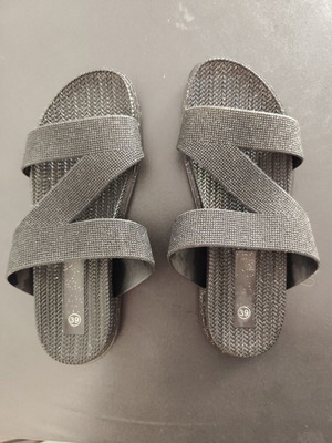 Black glitter sandals size 39 like new, rubber flexible