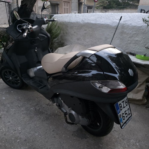 Piaggio MP3 250cc scooter