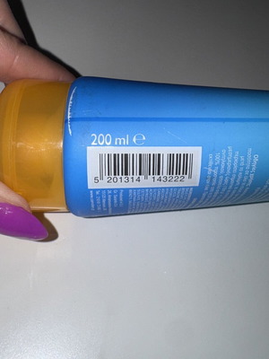 Sunscreen 200ml new with luxurious samples