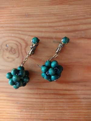 Green clip-on earrings vintage used
