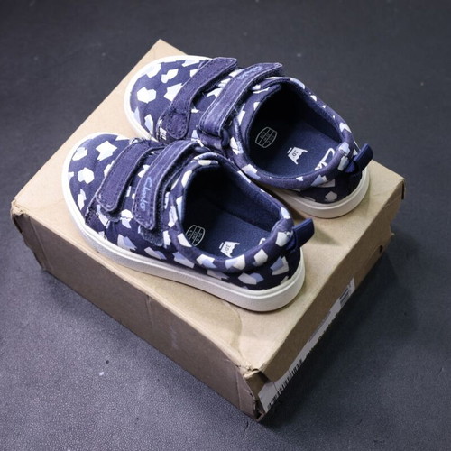 Clarks City Bright T toddler shoes size 22 like new with box