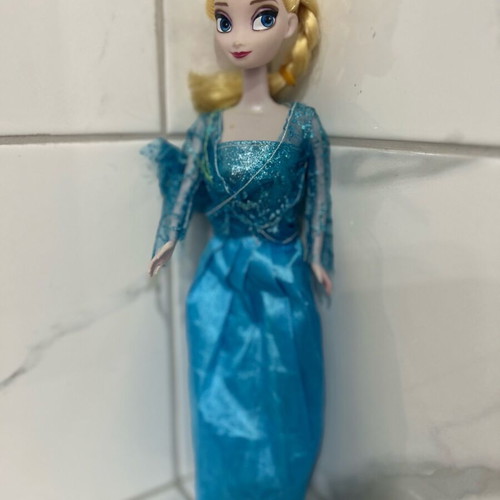 Elsa doll like new