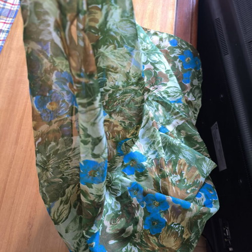 Silk scarf with floral pattern and blue details
