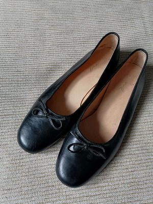 Leather ballerinas size 38 new, black, made in Greece