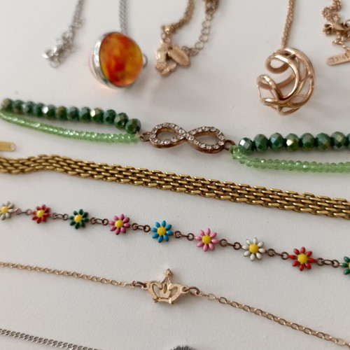 Mixed Jewellery Lot of 8 Pieces like new