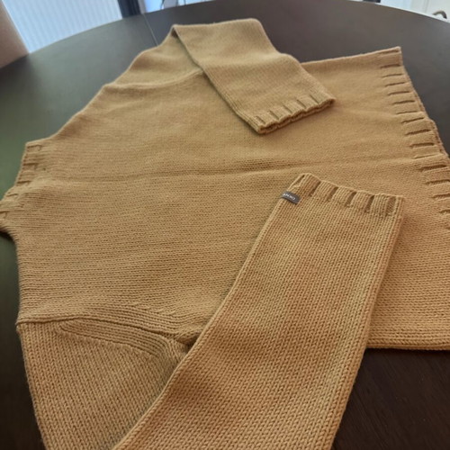 DKNY Jeans M beige thick knit sweater