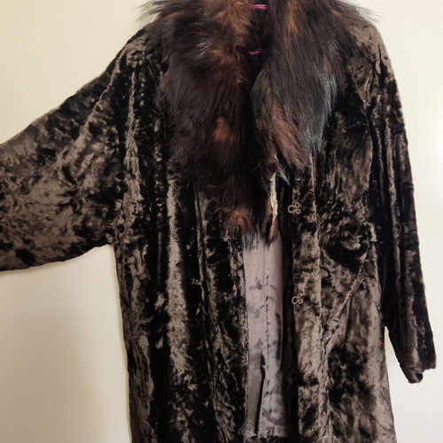 Velvet coat with fur size large like new