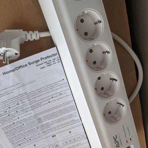 APC PM5GR power strip like new with 5 outlets