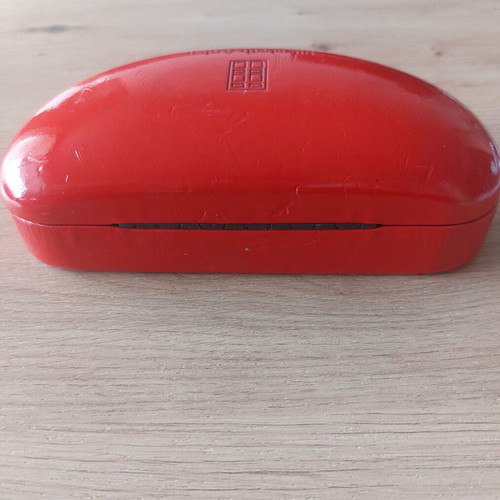 Elizabeth Arden glasses case