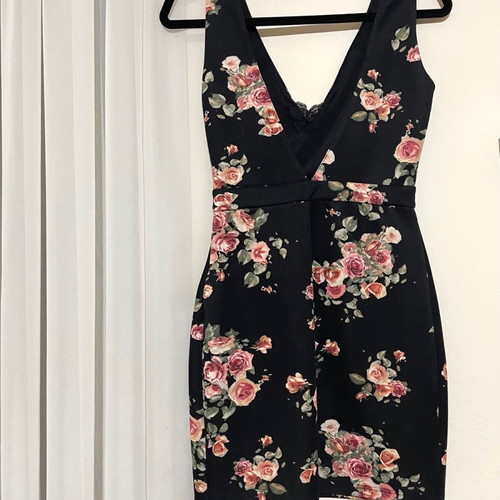 Dress used S-M, black floral in excellent condition