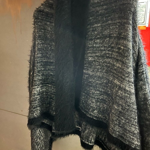 Sweewe poncho like new, black and white, warm and soft