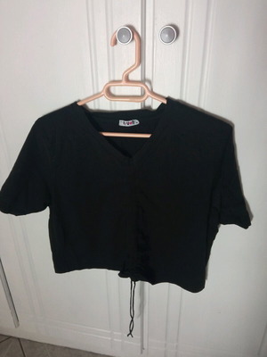 Black short-sleeve crop top women's summer shirt like new, size M