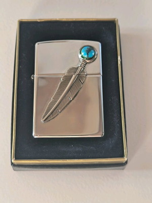 Zippo lighter like new in excellent condition