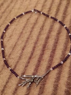 Silver necklace used with amethyst