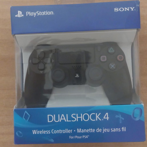 Sony DualShock 4 V1 wireless gamepad for PS4 black like new