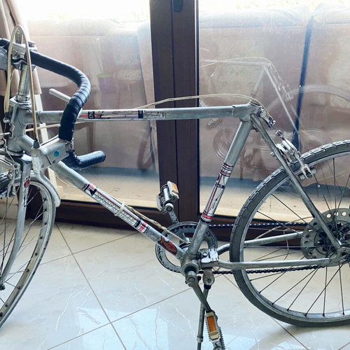 Vintage Universal 1980 Road Bicycle refurbished, rare model