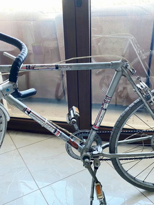 Vintage Universal 1980 Road Bicycle refurbished, rare model