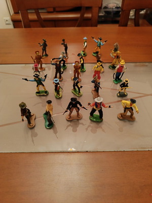 Cowboy figures set of 25, 5 cm, like new