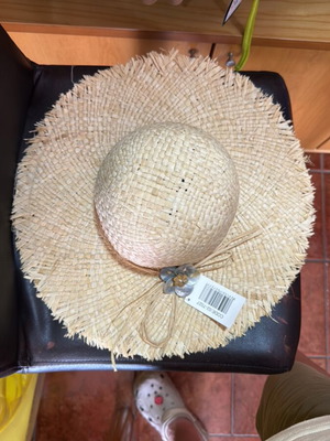 Straw hat women's beige size 56 like new