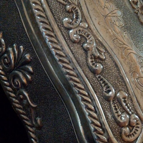 Jewelry box like new, silver color