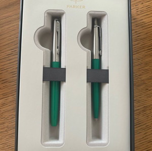 Καινούργιο στυλό και πένα Parker