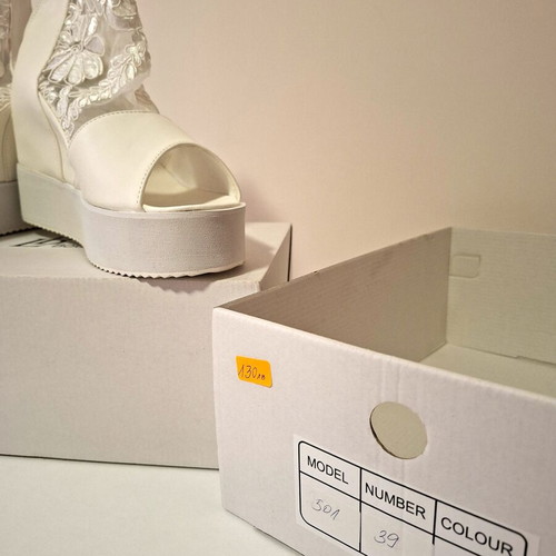 Wedding shoes new, leather and high-quality lace, size 39