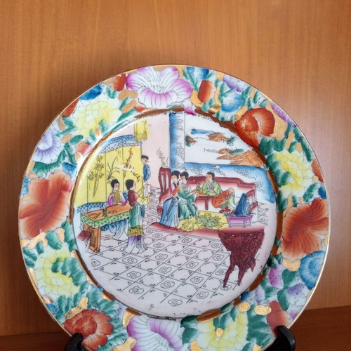 Porcelain decorative plate with oriental figures, Rose Medallion style, 25.5 cm