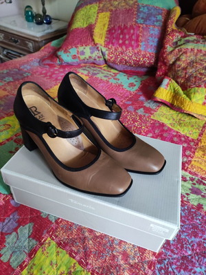 Tamaris leather shoes pumps like new, size 37, black-brown