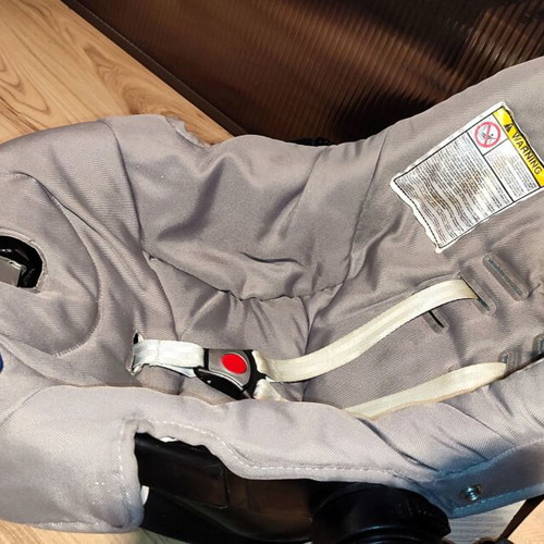 Chicco baby car seat used 0–13kg