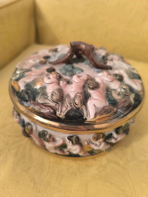 Decorative container in excellent condition