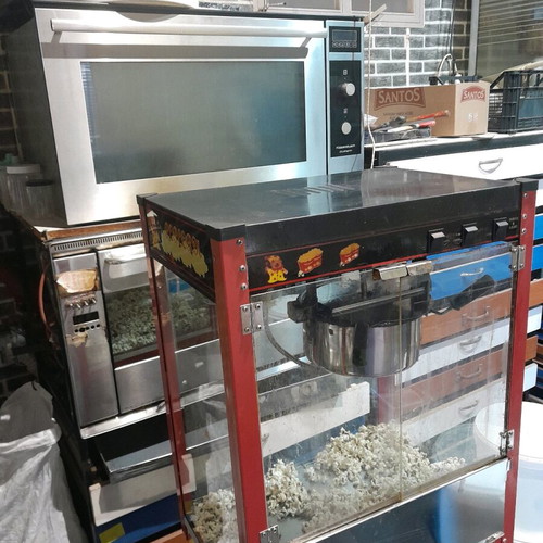 Popcorn machine like new with two spare heating elements