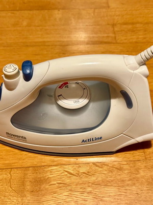 Парна ютия Rowenta Actiline употребявана в добро състояние