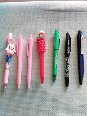 Pens set with 7 unused refills, pack of 10