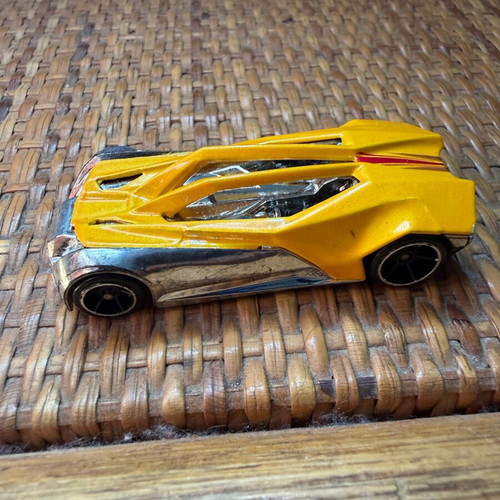 Split Vision Hot Wheels 2007 diecast car toy used