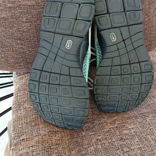 Nike athletic shoes size 37 like new, black and gray