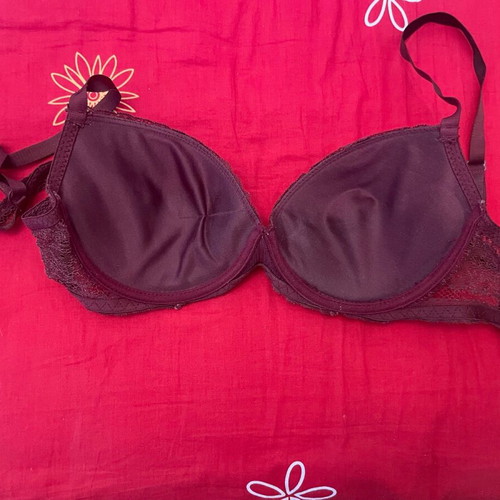 Bra 85 C like new, red