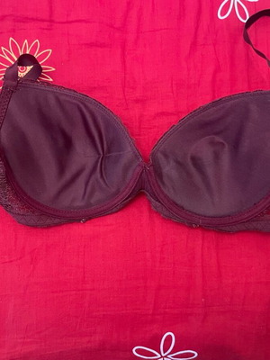 Bra 85 C like new, red