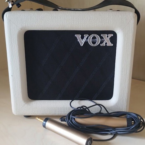 Vox Mini 3 G2 Portable Guitar Amplifier Ivory like new with Wireless Microphone Set