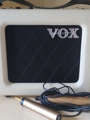 Vox Mini 3 G2 Portable Guitar Amplifier Ivory like new with Wireless Microphone Set