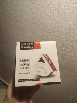 Magnetic glass cleaner used