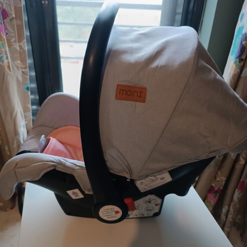 Car seats for newborns used, excellent condition, set of 2
