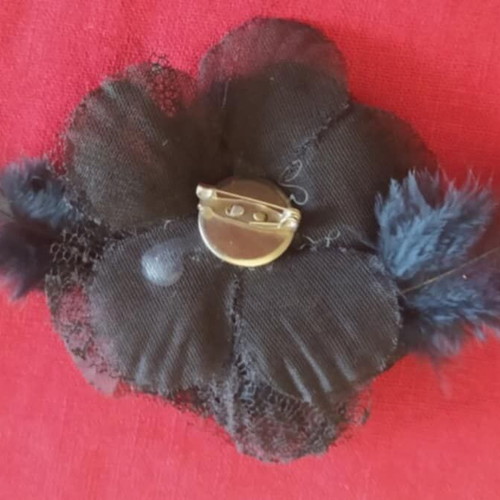 Flower brooch new, black