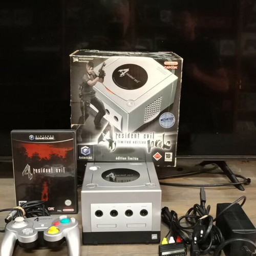 Nintendo GameCube Resident Evil 4 Limited Edition complete console