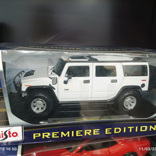 Hummer H2 Maisto premier edition 1:18 used, flawless in box