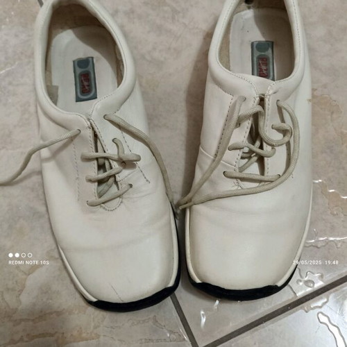Snickers vintage athletic shoes like new, leather, size 38, light beige